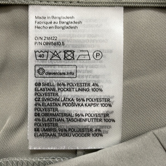 NWT H&M ankle dress pants with elastic waist band and clasp front.  Size 8 - Picture 3 of 7